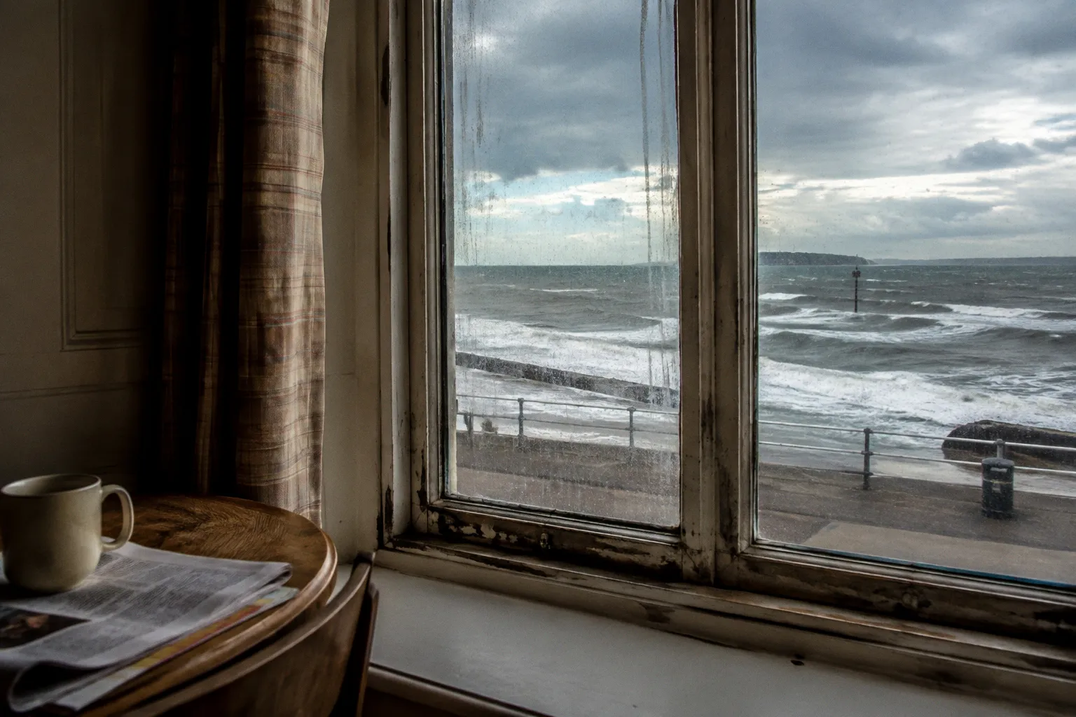 Portobello Seafront Flats: Facing Winter Gales on the Forth